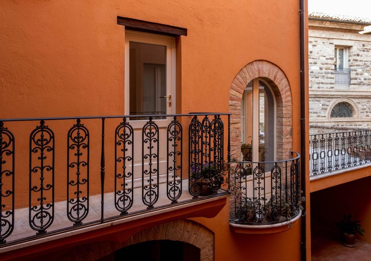 לינה וארוחת בוקר סן סברינו מארקה Il Cortile Segreto מראה חיצוני תמונה