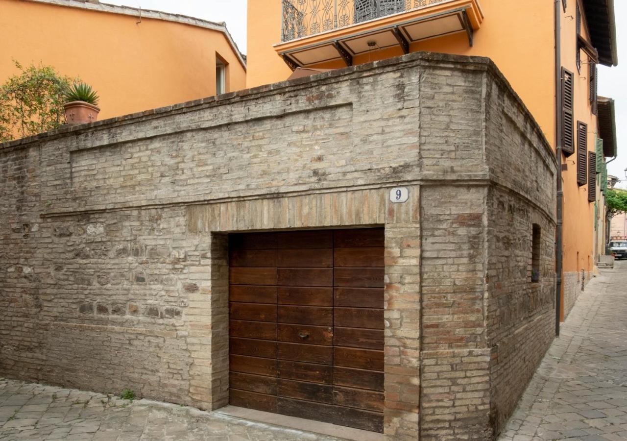 לינה וארוחת בוקר סן סברינו מארקה Il Cortile Segreto מראה חיצוני תמונה