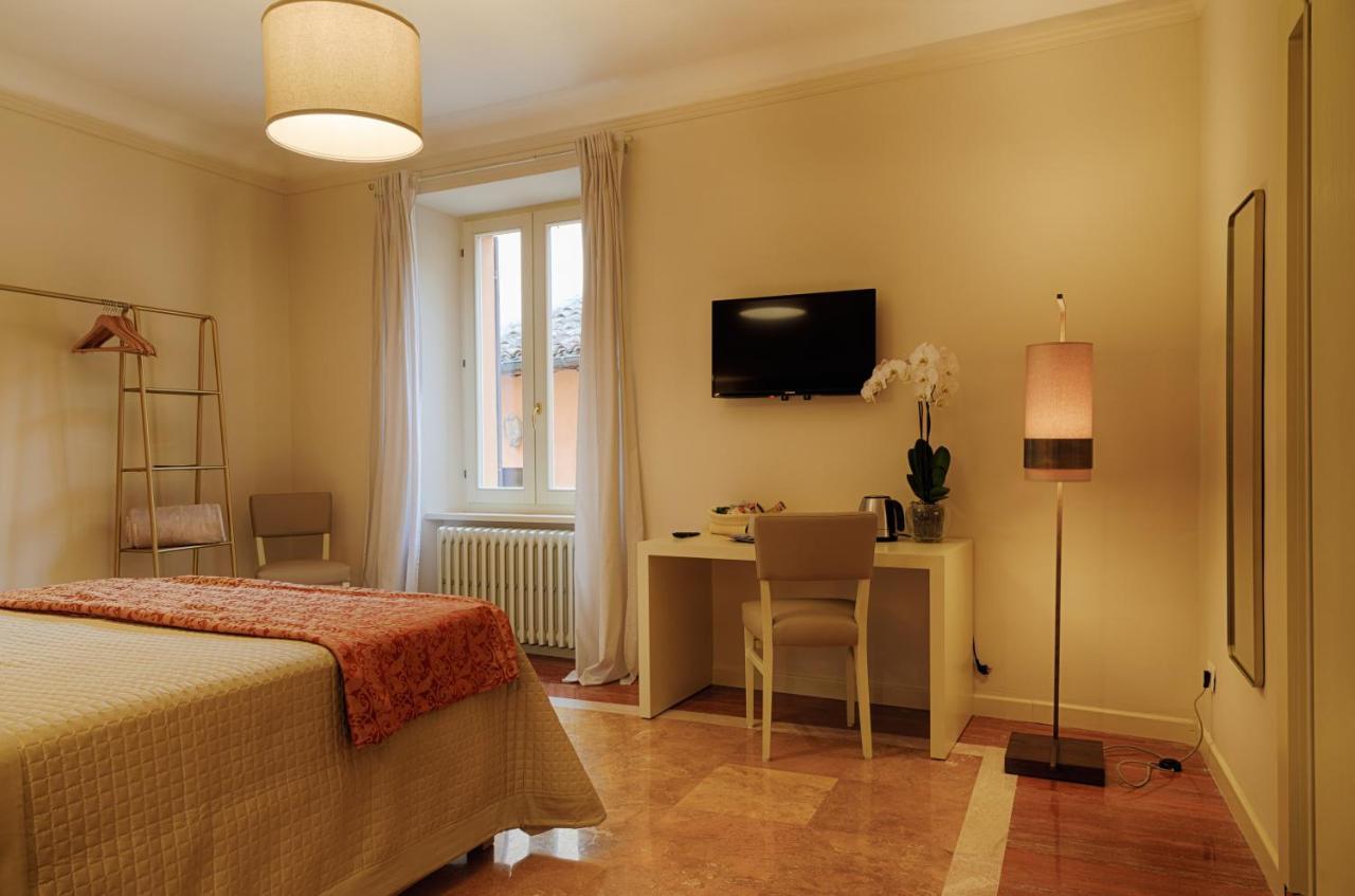 לינה וארוחת בוקר סן סברינו מארקה Il Cortile Segreto מראה חיצוני תמונה