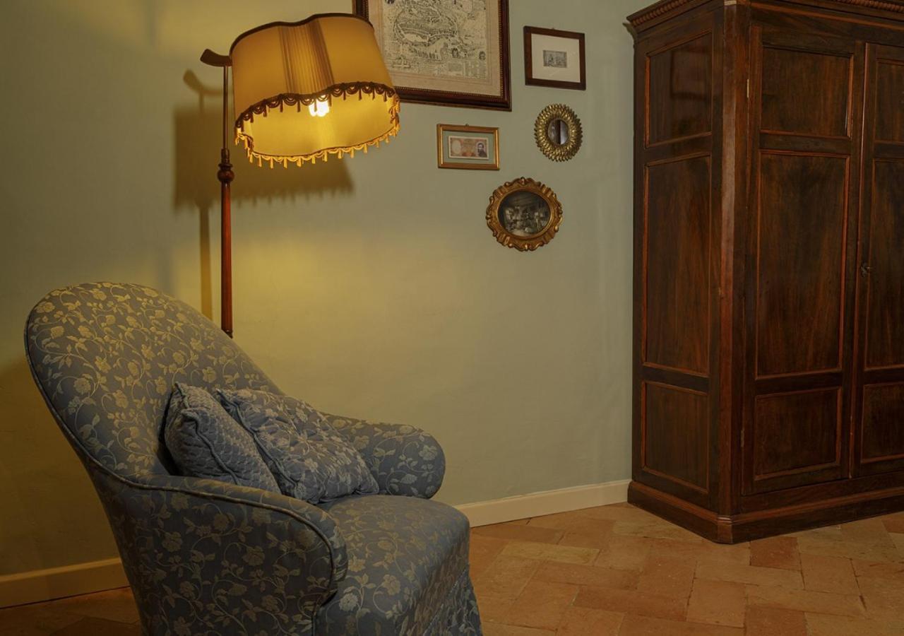 לינה וארוחת בוקר סן סברינו מארקה Il Cortile Segreto מראה חיצוני תמונה